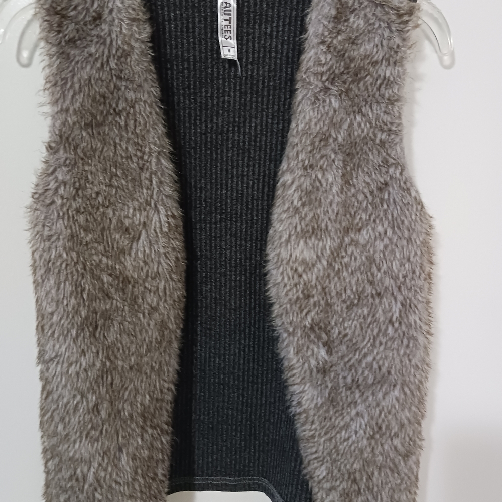 girls Beauties gray f a u x fur open front vest size medium color gray